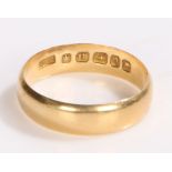 18 carat gold band, ring size M, 3.3g