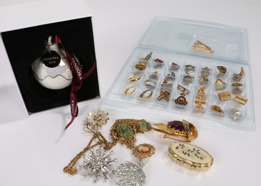 Costume jewellery to include cufflinks, brooches, Pandora Christmas bauble (qty)