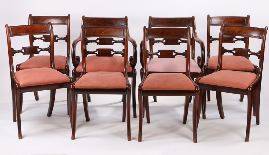 Set of eight Regency mahogany dining chairs, with bar backs above the shaped splat and drop in seats