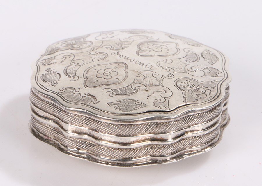 19th Century Dutch silver snuff box, the lid with foliate and scroll decoration, 5.5cm diameter, 0.