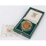 Royal Mint 1986 Proof Gold Two Pound Coin, with certificate, cased and capsulated