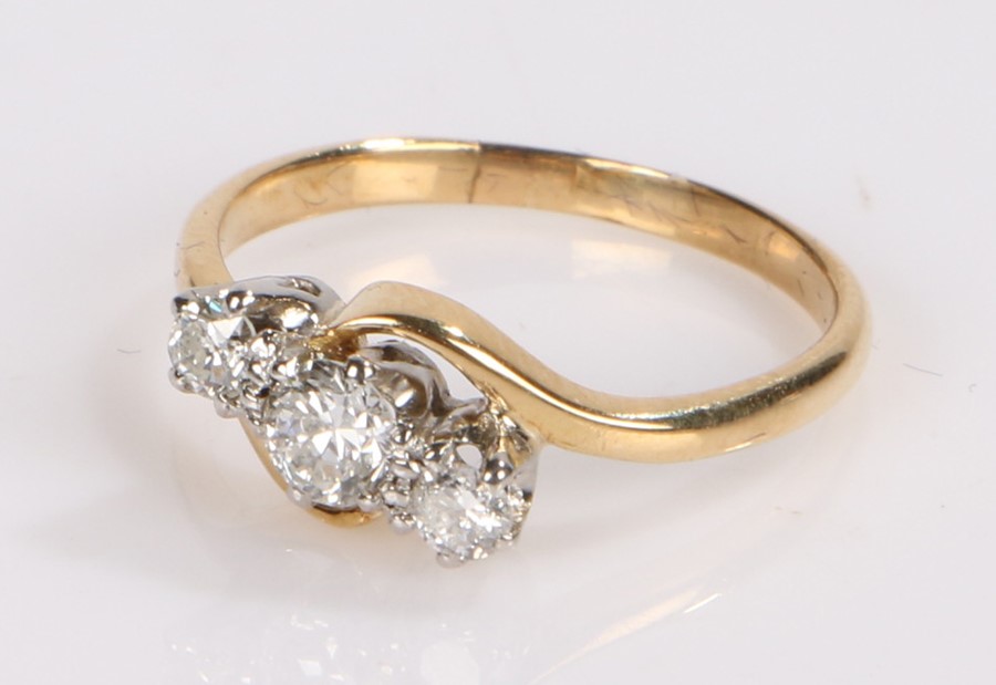 Diamond set ring, with three round cut diamonds to the head, ring size K