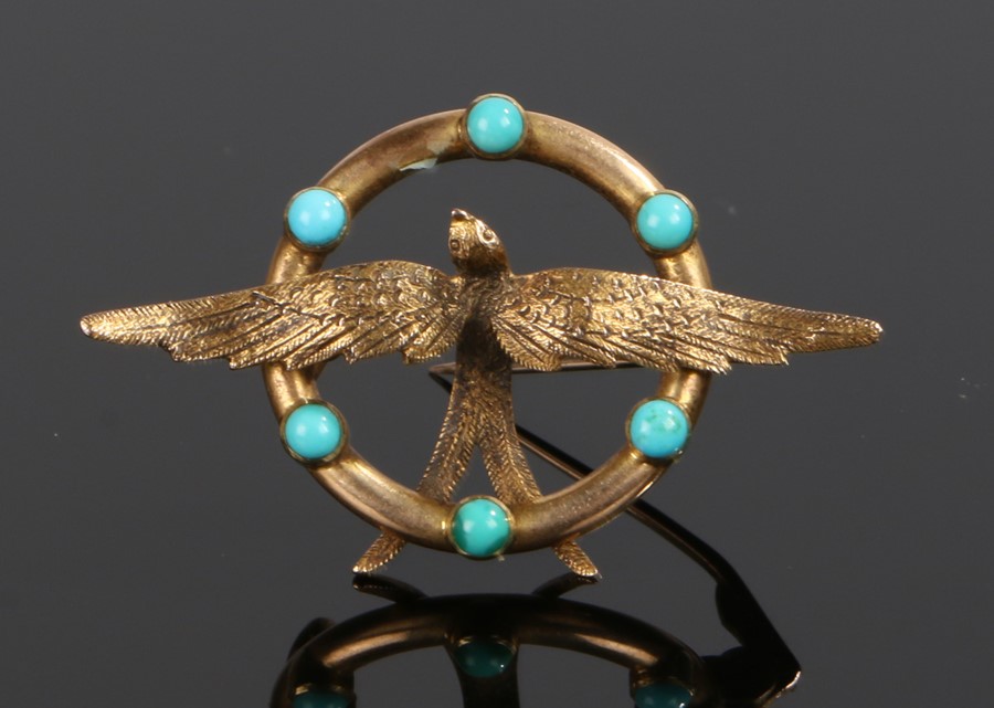 15 carat gold brooch, with central dove surrounded by a turquoise set circle, 4cm wide, 4.6g