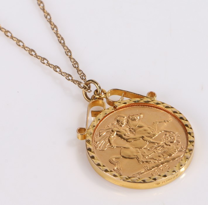 Sovereign necklace, the Elizabeth II 1979 Sovereign within a 9 carat gold mount and chain, gross