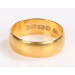 22 carat gold wedding band, 5.1 grams Ring size M