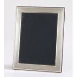 Elizabeth II silver picture frame, London 2001, maker Robert Comyns, with gadrooned border, 17cm x