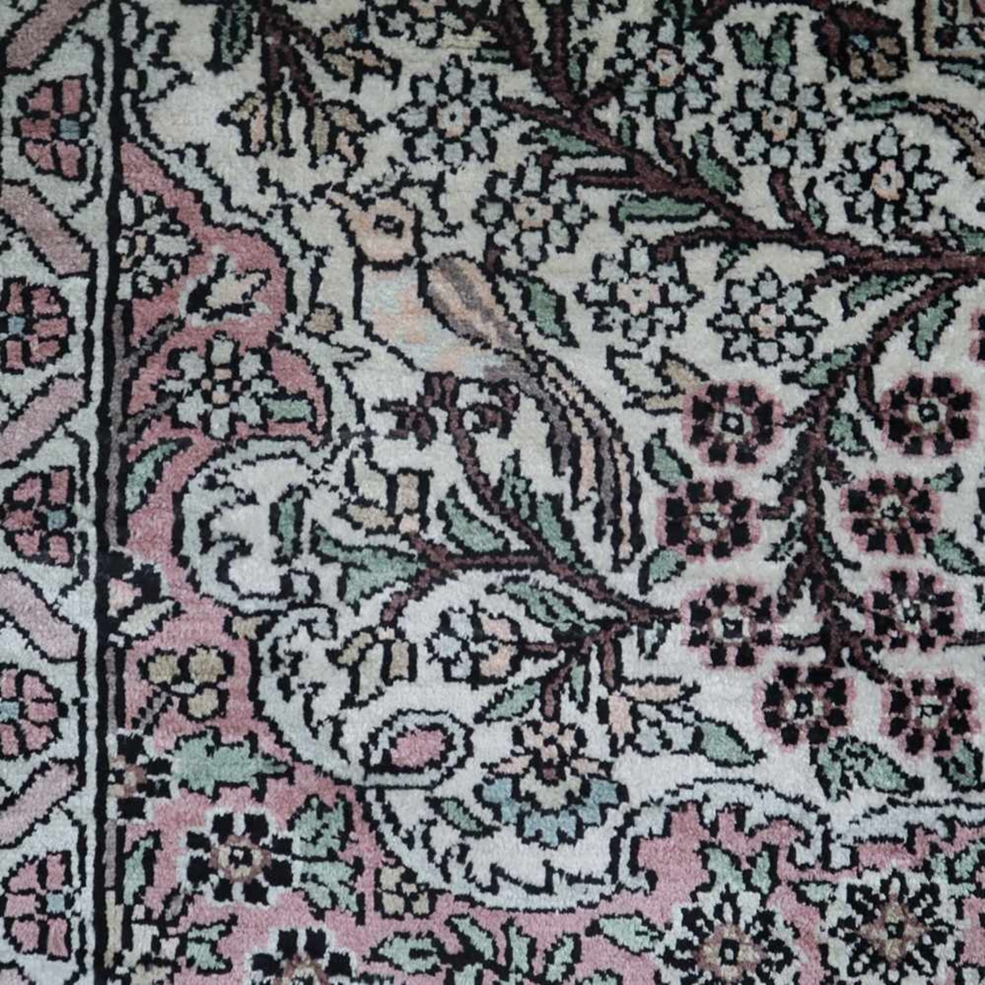 Orientteppich - Seidenteppich (wohl Kunstseide), Muster mit Pflanzen und Vögeln in zarten - Bild 3 aus 9