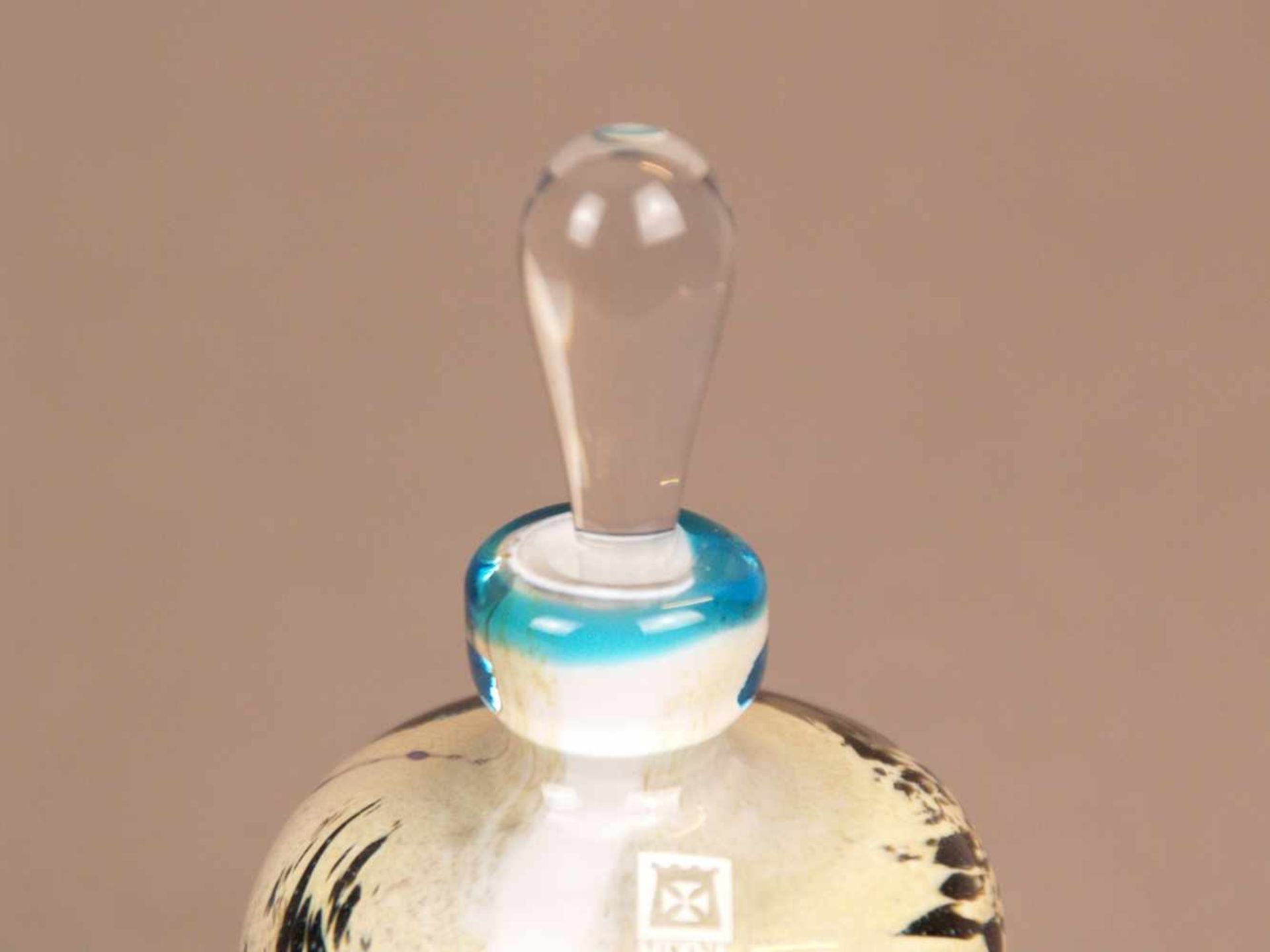 Glasflakon - Mdina Glas, Malta, buntes Glas, farblos überfangen, Boden mit Ritzsignatur, mit - Bild 2 aus 7