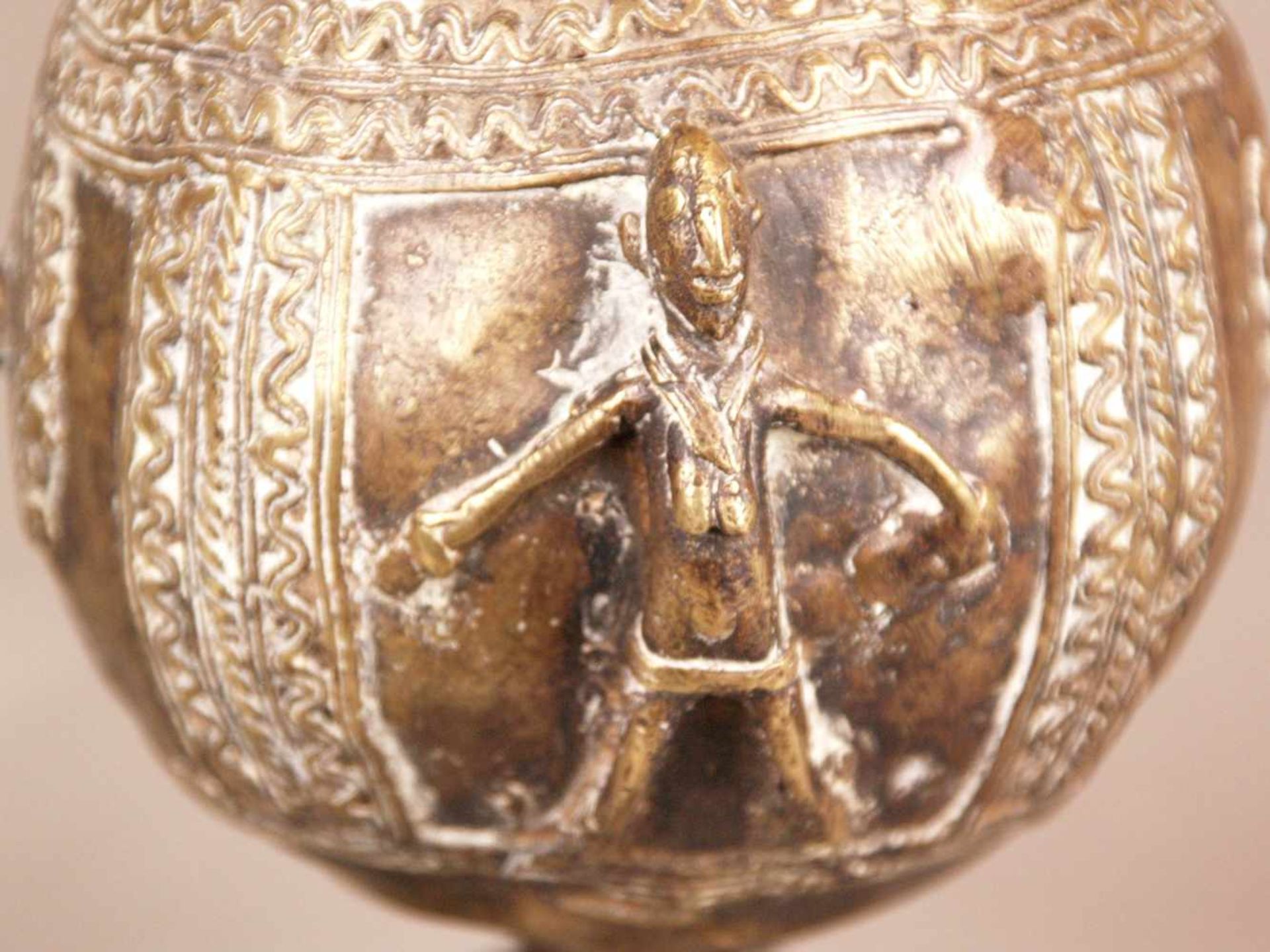 Zwei Gefäße - Ashanti, Ghana, Bronze, verschiedene Größen und Ausführungen, ovoide Form auf - Bild 6 aus 8