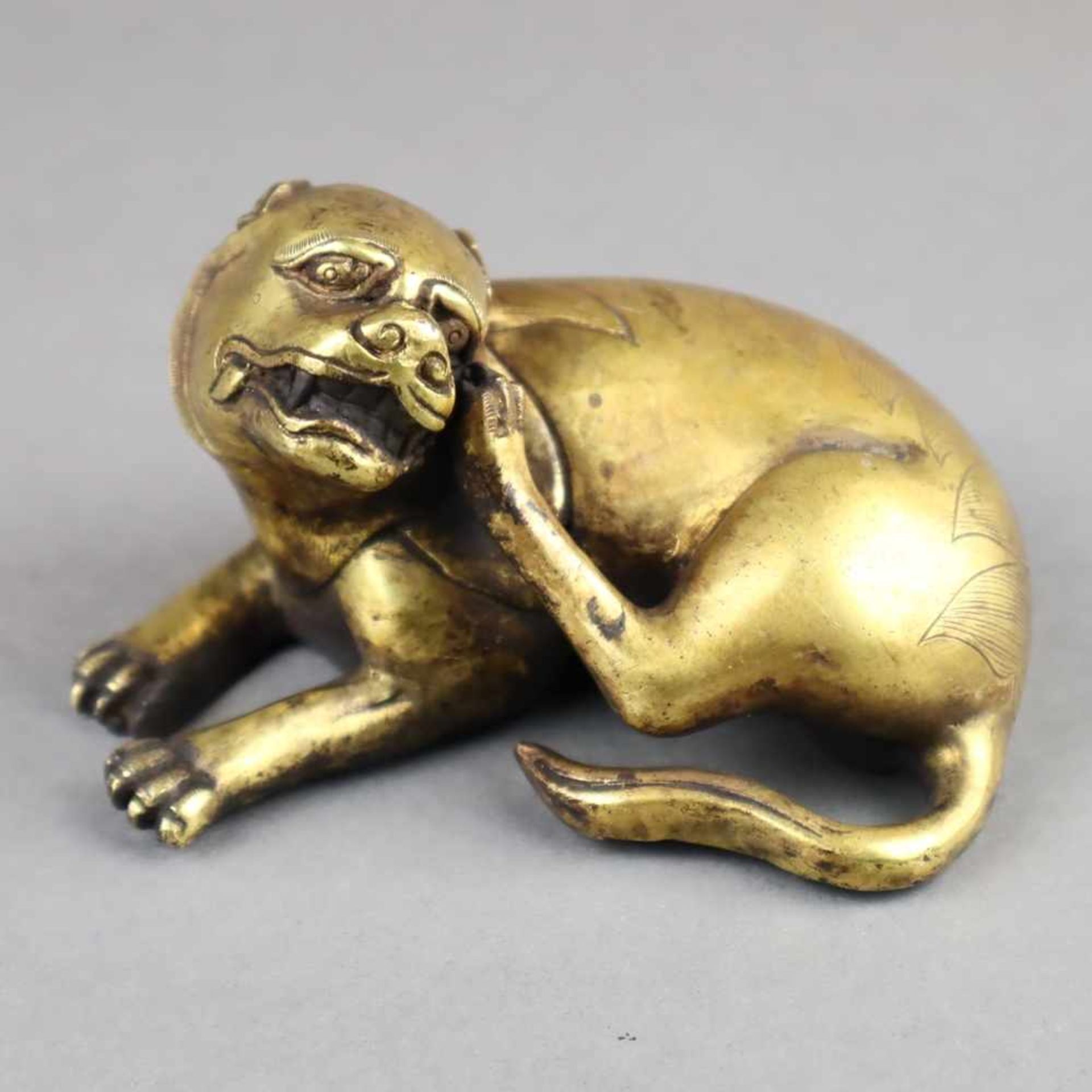 Bixie - China, Qing-Dynastie, Bronze-Hohlguss vergoldet, ziergraviert, Vergoldung teils berieben,
