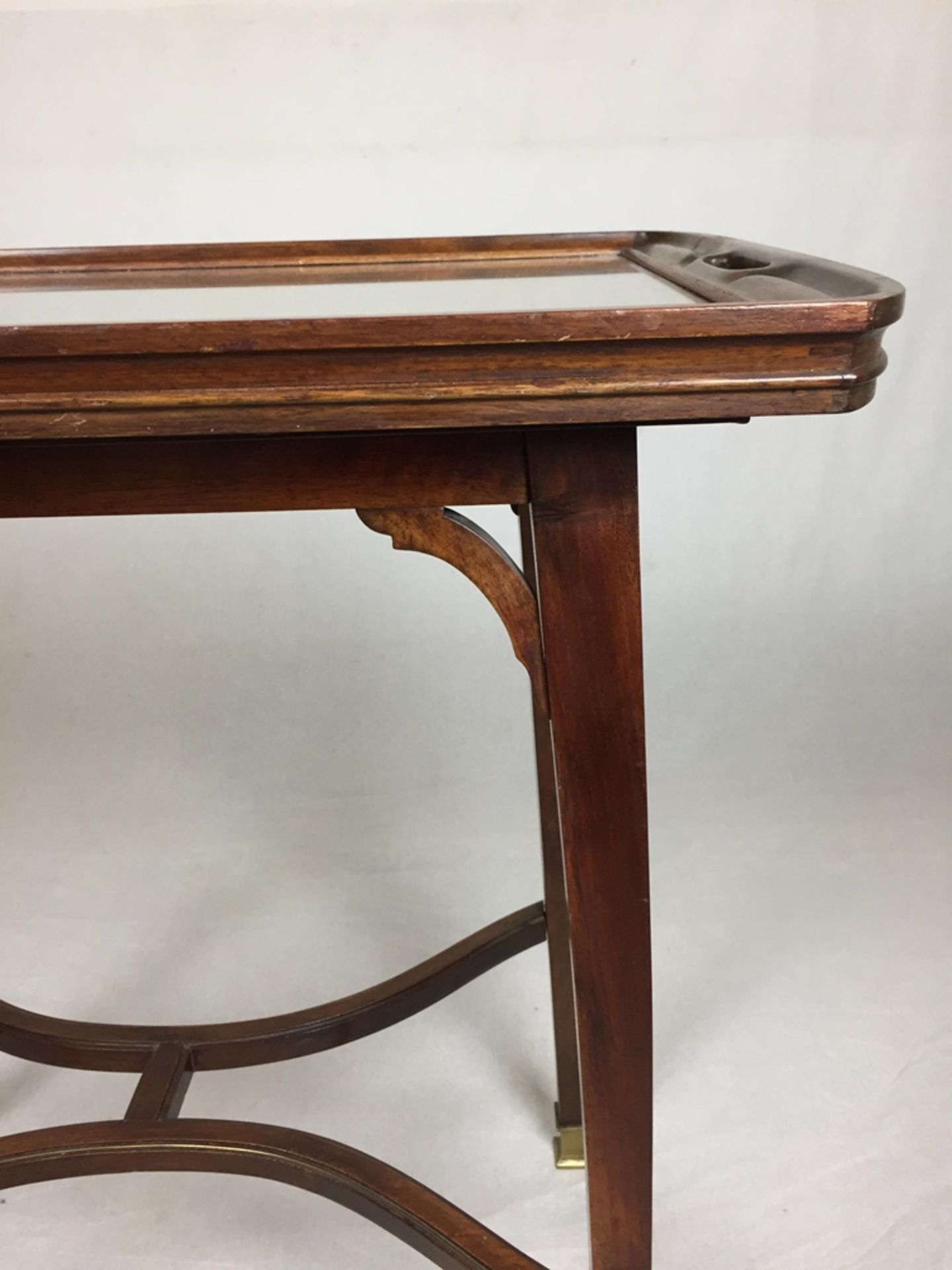 Jugendstil-Tabletttisch - um 1900, Mahagoni, rechteckige Tischplatte auf vier konischen Beinen, - Bild 6 aus 7