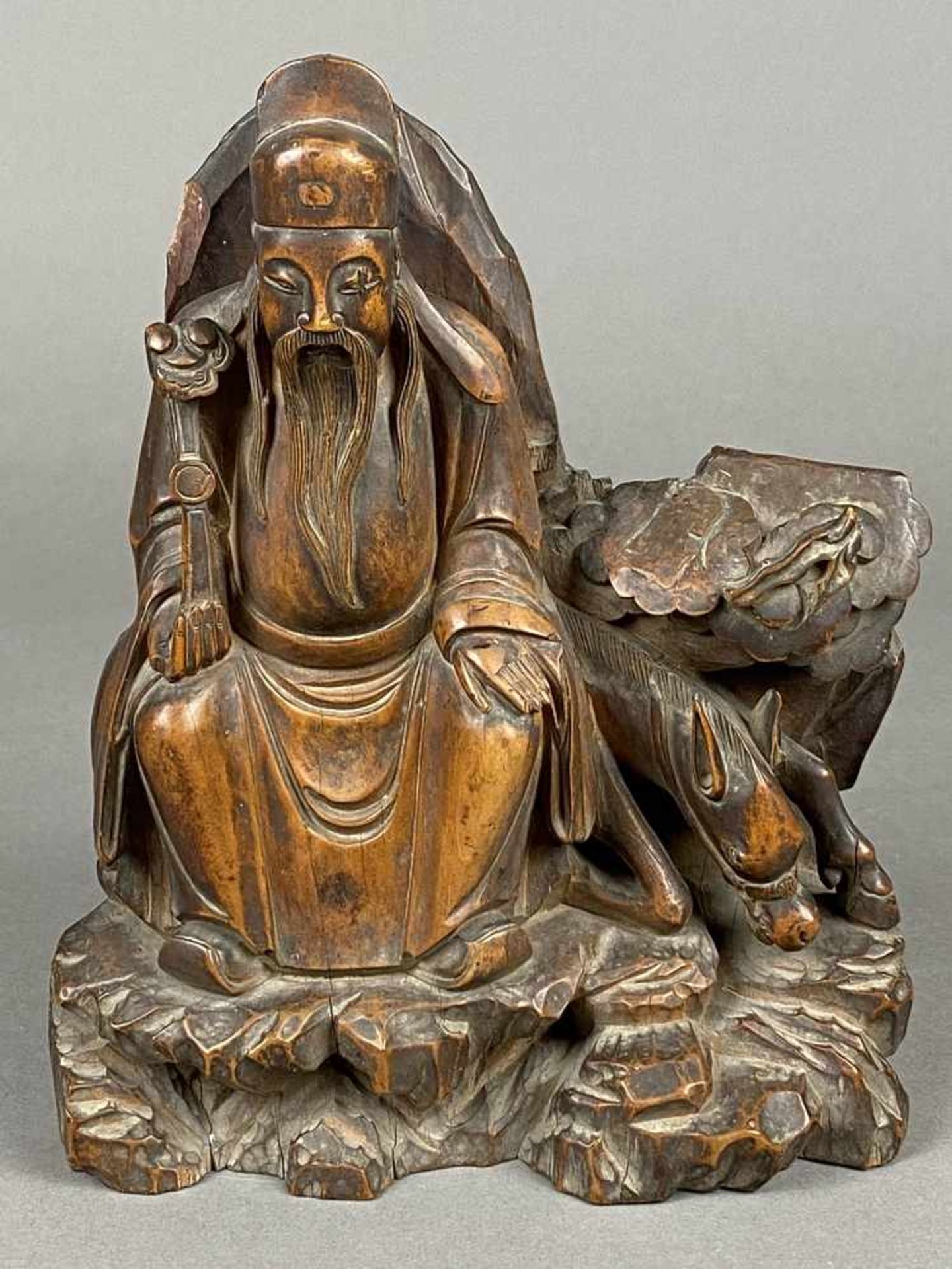 Daoistischer Unsterblicher mit Ruyi-Zepter - China, späte Qing-Dynastie, feine Holzschnitzerei,