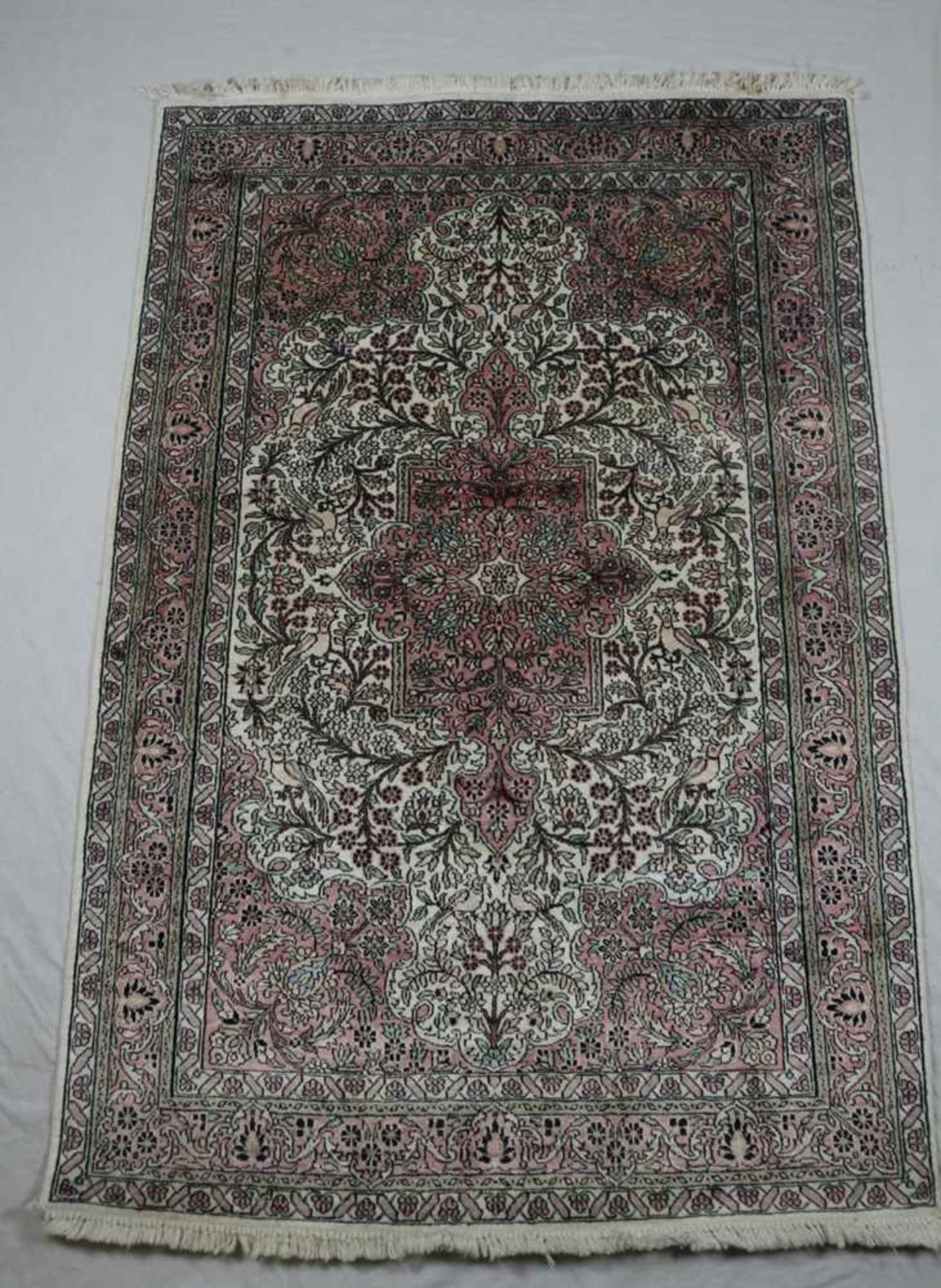 Orientteppich - Seidenteppich (wohl Kunstseide), Muster mit Pflanzen und Vögeln in zarten - Bild 2 aus 9