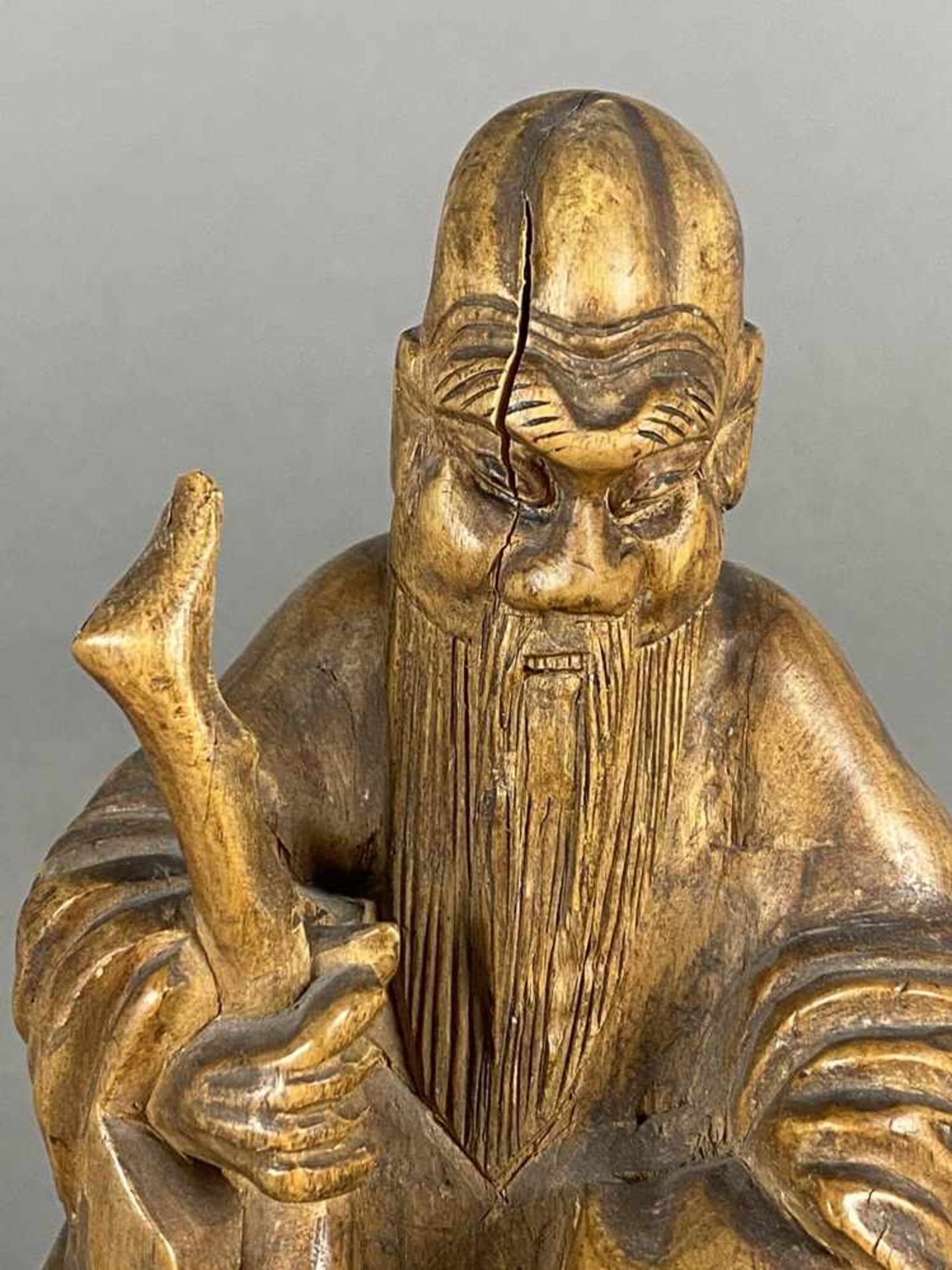 Shoulao mit Dienerknaben - China, Qing-Dynastie, 18./19.Jh., sehr feine Holzschnitzerei, stehend, in - Bild 2 aus 8