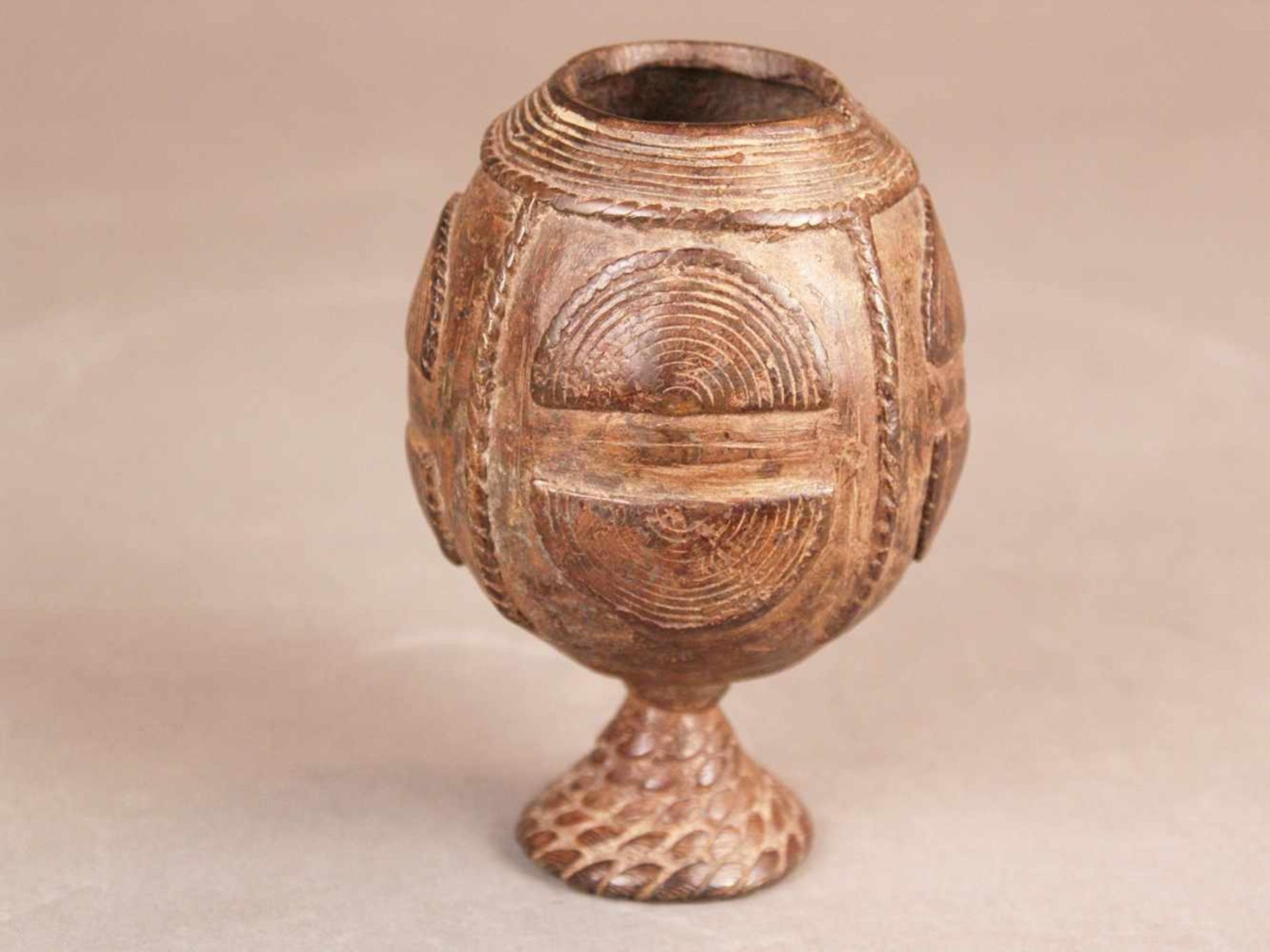 Zwei Gefäße - Ashanti, Ghana, Bronze, verschiedene Größen und Ausführungen, ovoide Form auf - Bild 7 aus 8