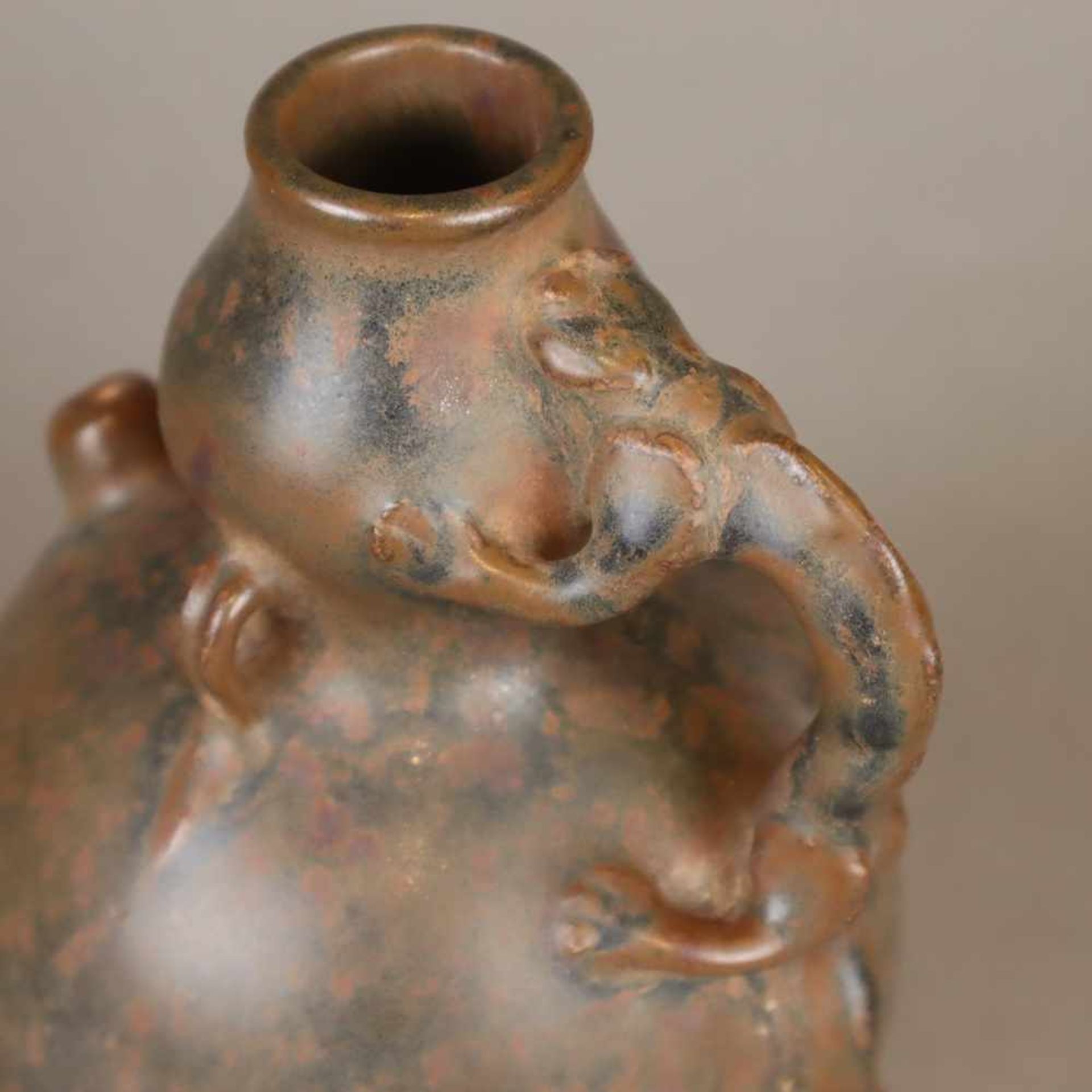 Doppelkürbis-Kanne/Krug - China, wohl Song-Dynastie, Jian-Ware, Steinzeugscherben, schwarzbraune - Bild 3 aus 5