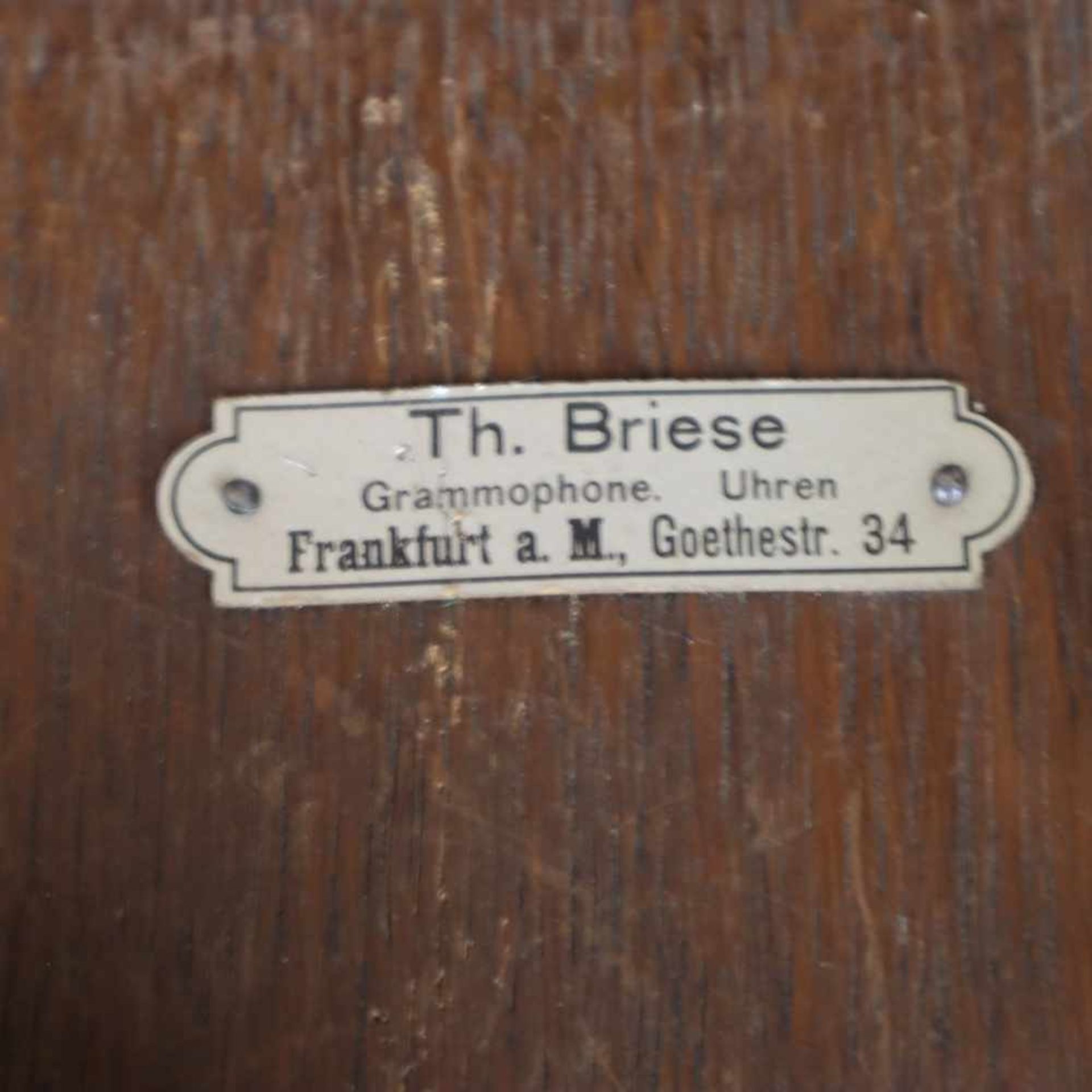 Tisch-Grammophon - Holzgehäuse, Händlerplakette "Th. Briese. Grammophone. Uhren. Frankfurt a.M., - Bild 4 aus 8