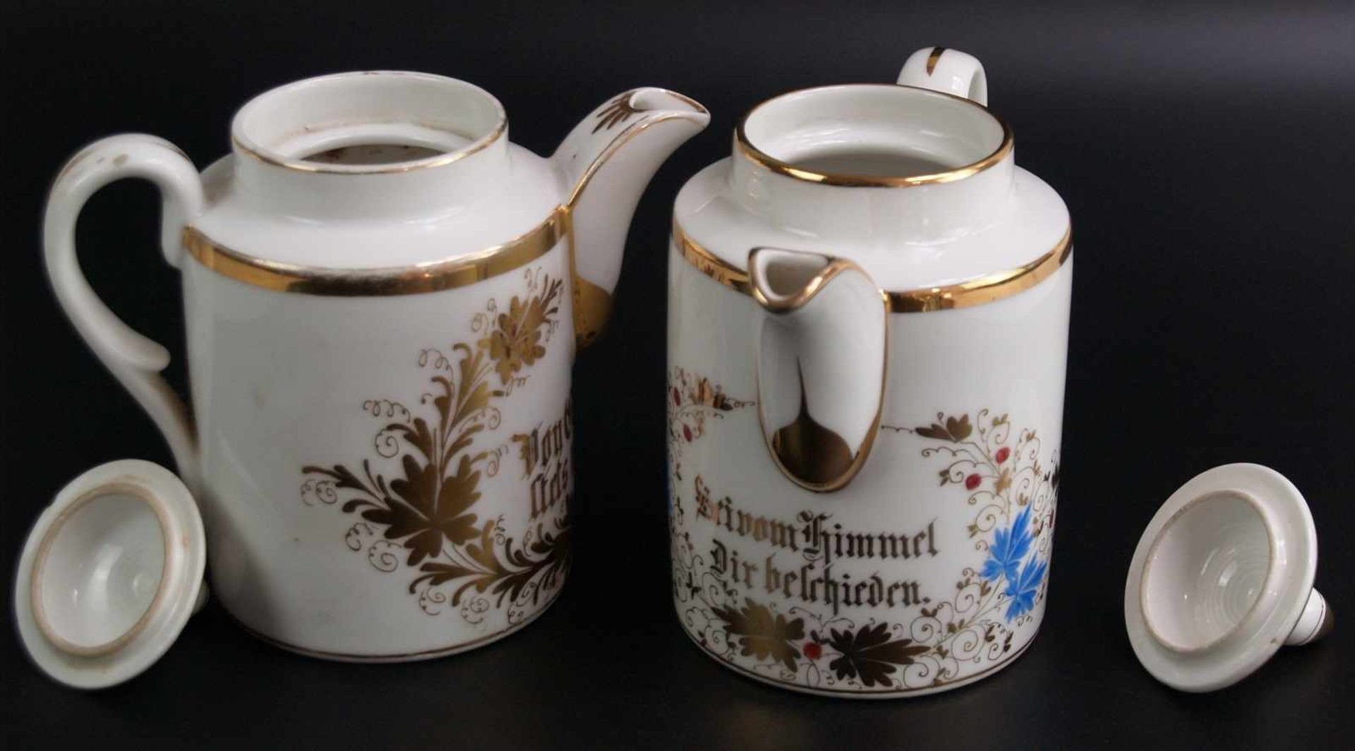 Zwei kleine Kannen - Porzellan, polychromer Floraldekor mit Goldstaffage und Sinnsprüchen, - Bild 2 aus 3