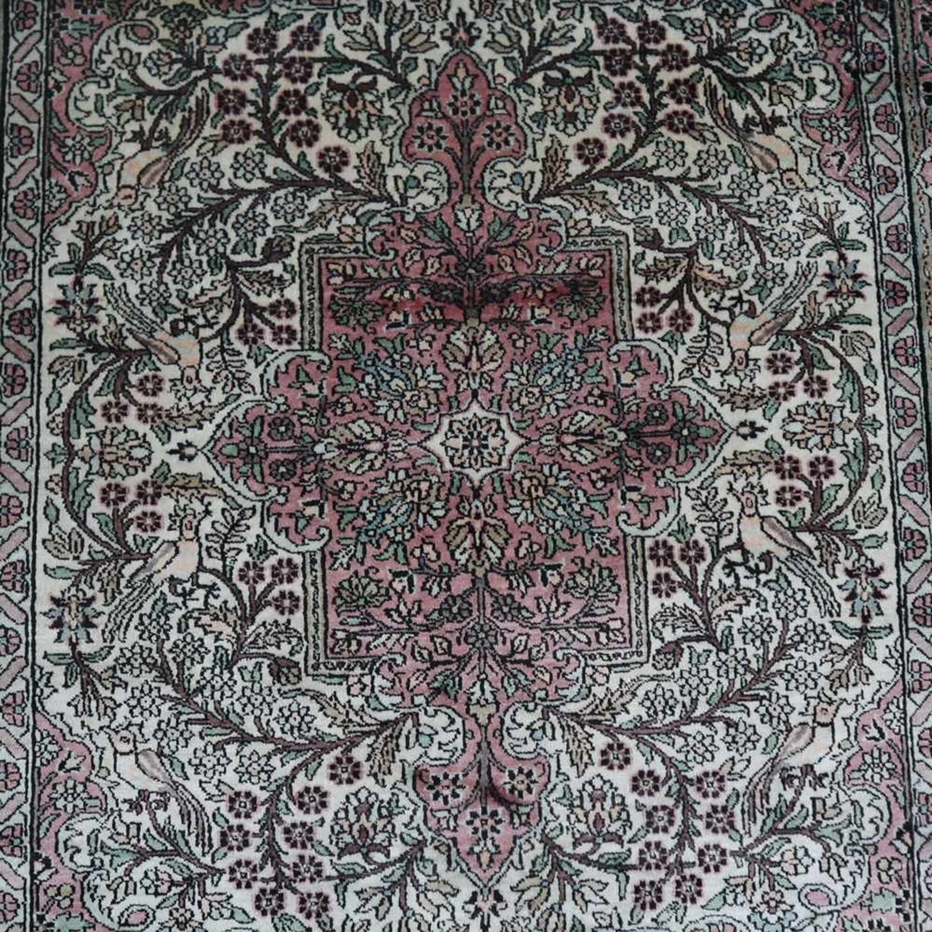 Orientteppich - Seidenteppich (wohl Kunstseide), Muster mit Pflanzen und Vögeln in zarten - Bild 7 aus 9