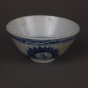 Blau-Weiß Koppchen - China, Porzellan mit unterglasurblauer Bemalung, mit floralen Motiven und