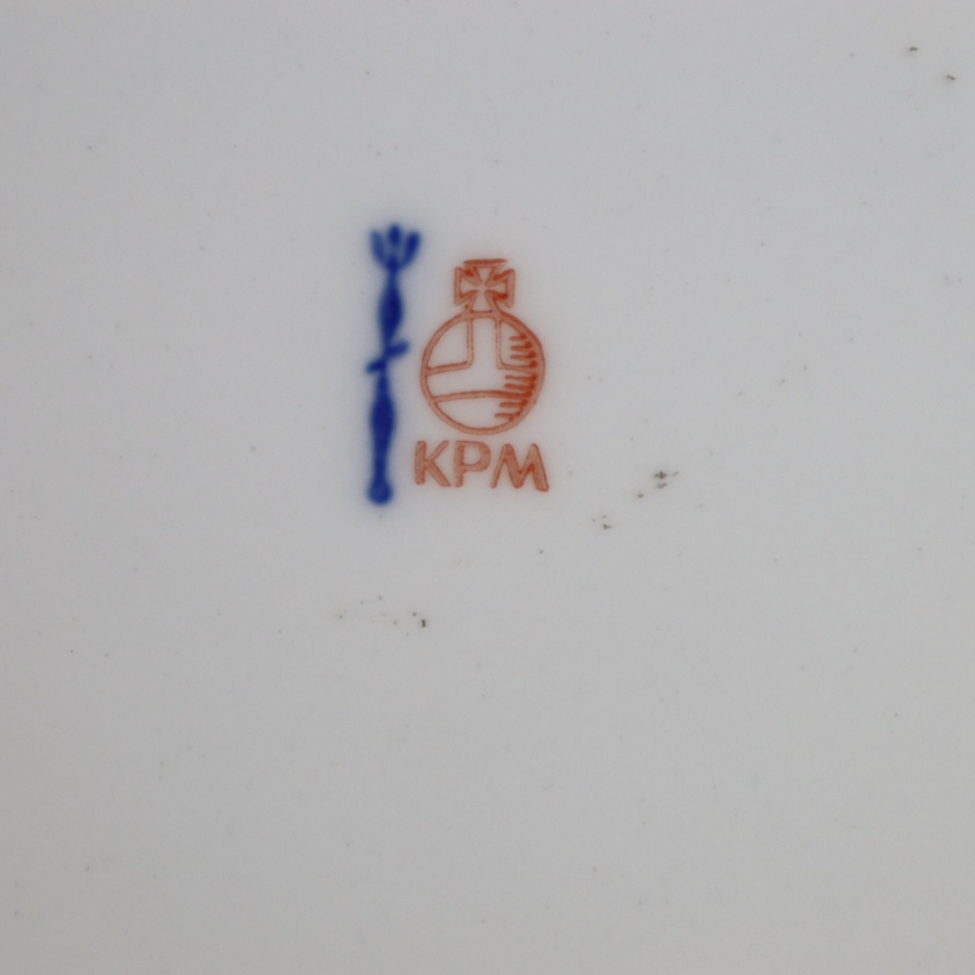 Zwei Korbschalen - KPM Berlin, flach gemuldete Form mit durchbrochenem Flechtrand, im Spiegel - Bild 6 aus 6