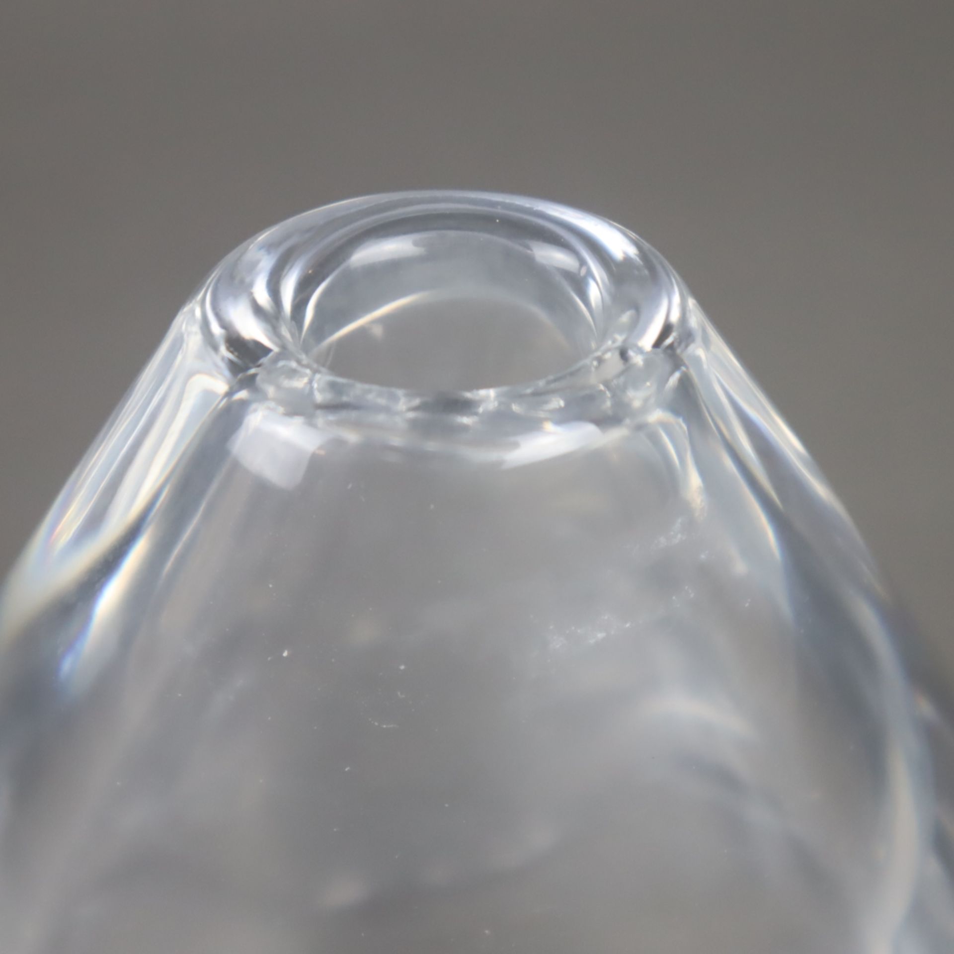 Ziervase - Orrefors, Sweden, Entwurf Sven Palmqvist, dickwandiges farbloses Kristallglas, ovoider, - Bild 2 aus 5