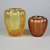 Zwei Art Déco-Vasen WMF - Entwurf Walter Dexel, bernsteinfarbenes bzw. honiggelbes Glas, facettierte