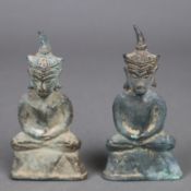 Paar Buddhafiguren - Südostasien, Bronze, grün patiniert, innen mit Gusskern, H.ca.10,8cm,