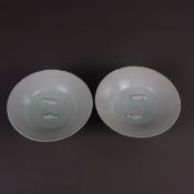 Paar Schalen - Porzellan, China, runde, gemuldete Schale mit bläulich-grüner Glasur, im Spiegel 2