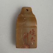 Kleiner Steinstempel - China, in Form einer antiken Glocke, seitlich eingeritzte Inschrift,