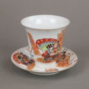 Tasse mit Untertasse - Japan, Arita-Porzellan, polychrome Aufglasurbemalung und Goldstaffage,