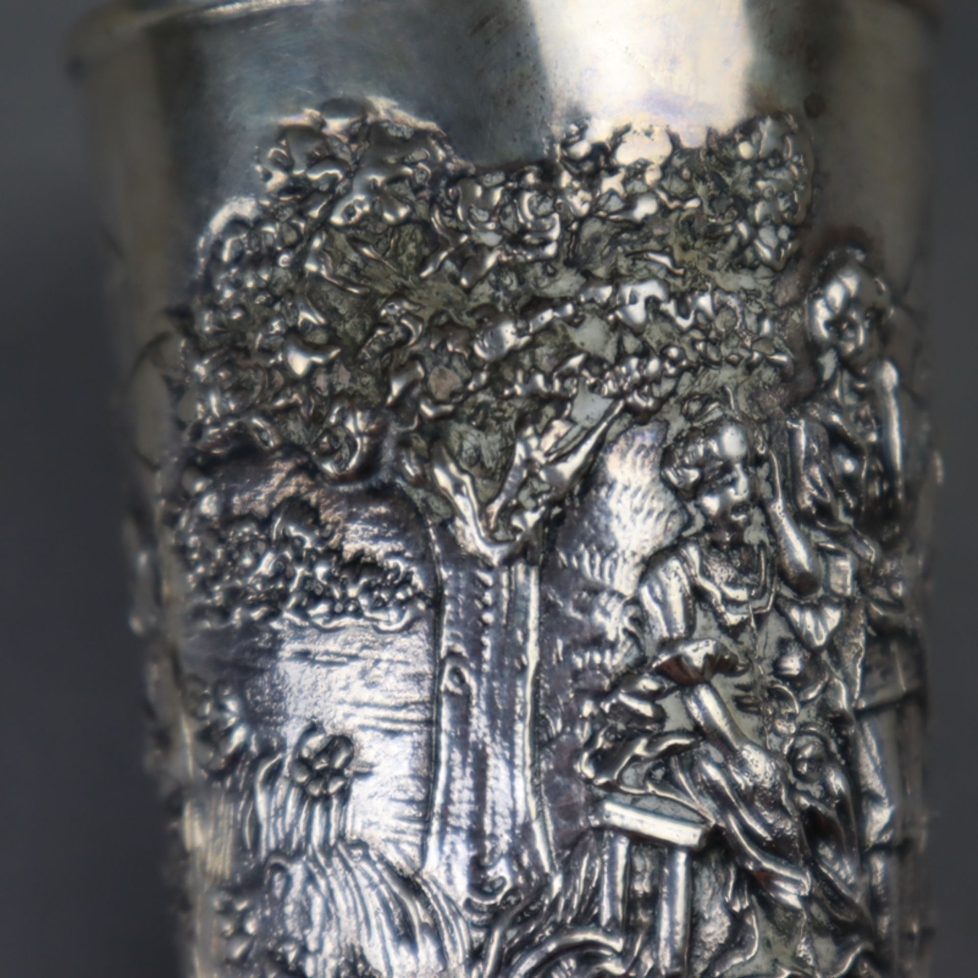 Konischer Silberbecher - 800er Silber, Punzen: Krone, 800, Wandung umlaufend mit Reliefdekor: - Bild 5 aus 6