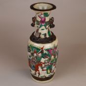 Balustervase - China, polychrome Emailbemalung mit mehrfigurigen Kriegerszenen, gräuliche bzw.