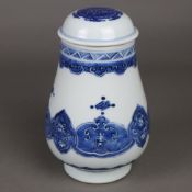 Blau-weiße Deckelvase - China, ausgehende Qing-Dynastie, nach 1900, eventuell Exportware für den
