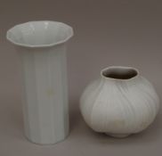 2 Vasen - 20 Jhdt.,Rosenthal,studio-linie,1x weiß,polygonale Wandung,H.ca.35,5 cm/1 Ziervase