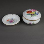 Dose und Ascher Meissen - polychrome Blumenmalerei, Goldränder, 1x runde Deckeldose,