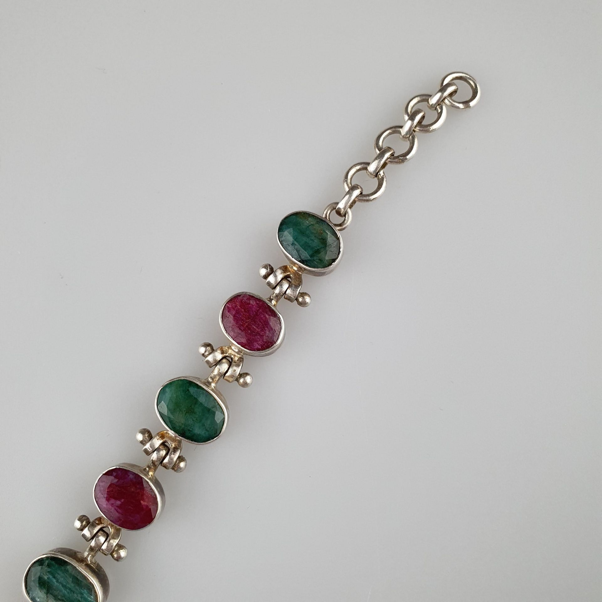 Rubin-Smaragd-Armband - Sterling Silber, "925" gestempelt, alternierend besetzt mit oval - Bild 3 aus 3