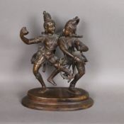 Tänzergruppe - Indien, Gelbguss bronziert, auf ovaler Plinthe (ca.14,4x8cm), 1 Attribut fehlt,