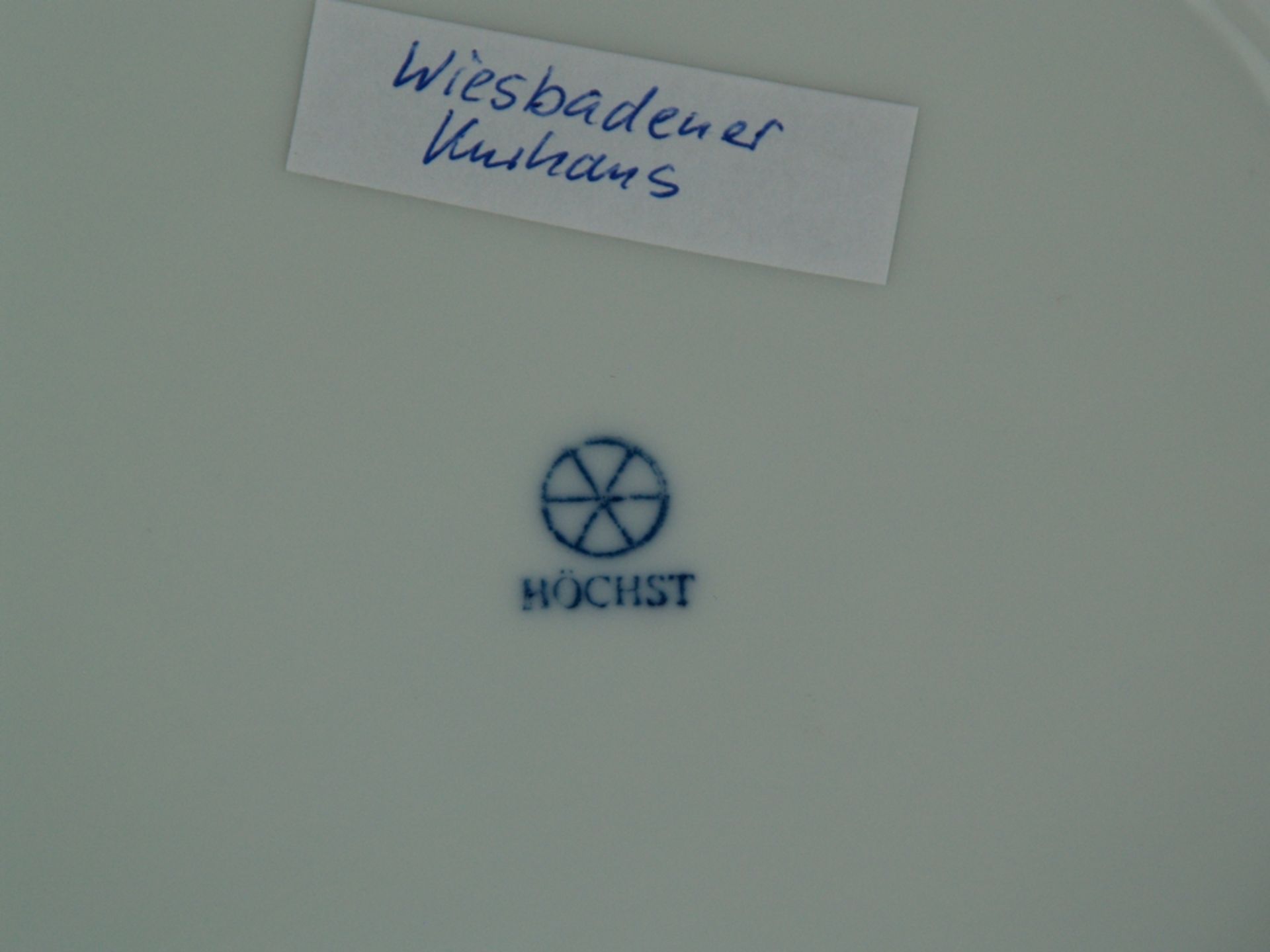 Deckeldose - Hoechst blaue Radmarke, 20.Jh., weißer Scherben/Biskuitporzellan, Deckel mit - Bild 2 aus 2