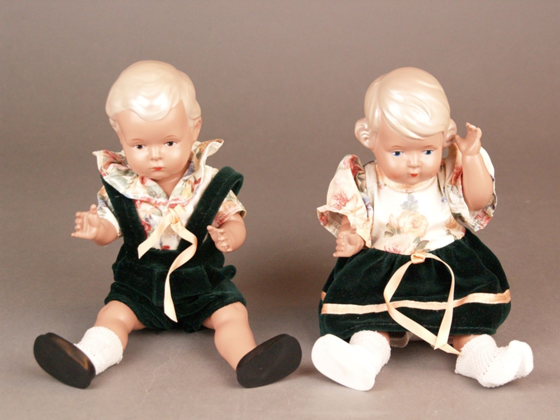 Paar Schildkröt-Puppen - Junge und Mädchen, gemarkt 25, fester Kopf, gemalte Augen,geschlossener