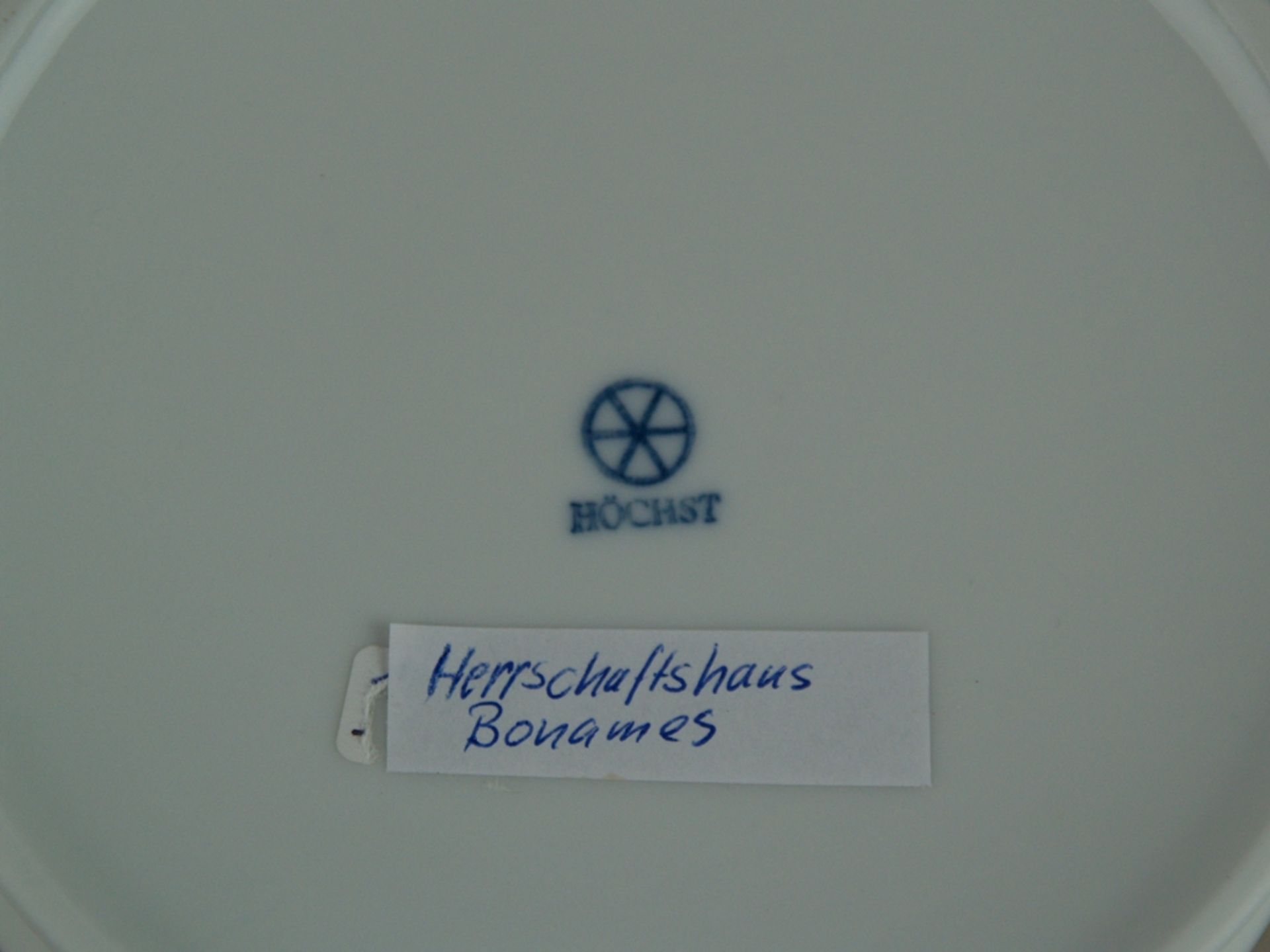 Deckeldose - Hoechst blaue Radmarke, 20.Jh., weißer Scherben/Biskuitporzellan, Deckel mit - Bild 2 aus 2