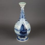 Vase - Delft, Keramik, feine Blaumalerei, Medaillon mit Segelboot, Blumendekor, Unterseite