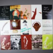 Beuys, Joseph (1921 Krefeld-1986 Düsseldorf) - Sammelbox mit ca.70 Postkarten, 1x mit rotem