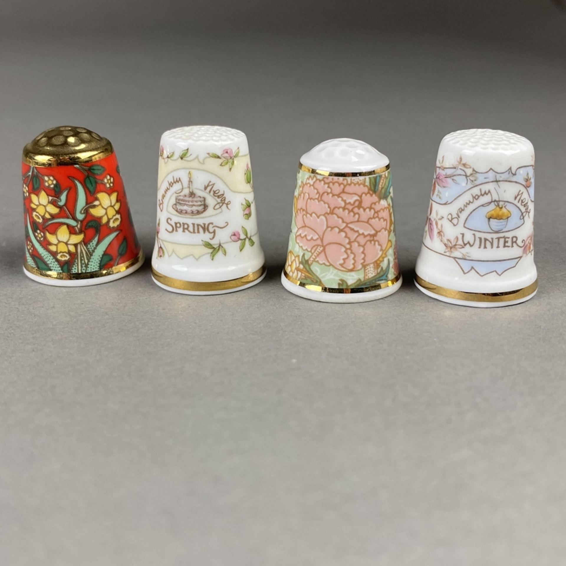 25 Fingerhüte - Porzellan, überwiegend England, unterschiedliche Hersteller und Dekore, u.a. 2x - Bild 3 aus 5