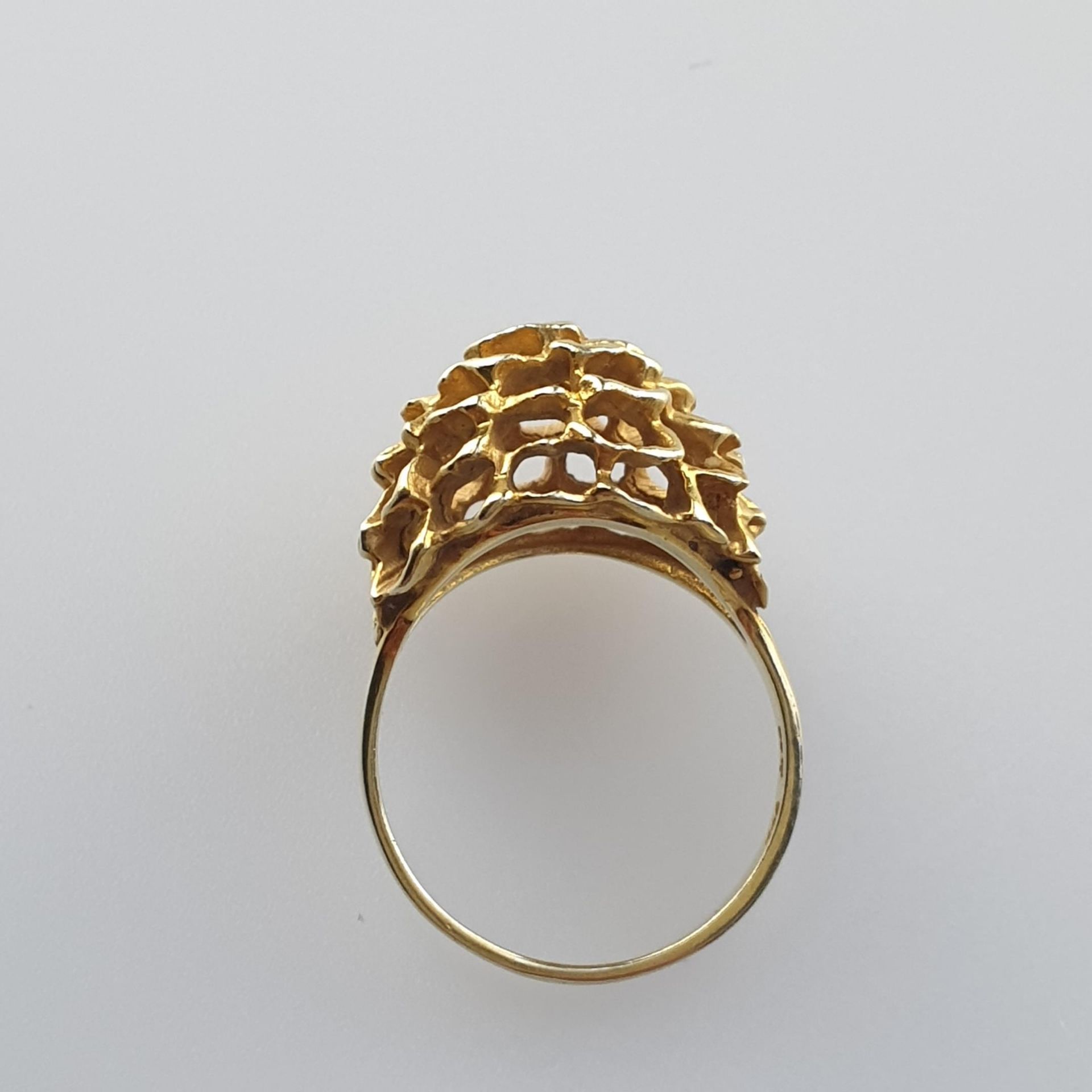 Blütenring - 585er Gelbgold, gestempelt, kuppelförmiger Ringkopf blütenförmig durchbrochen, ca.4,6g, - Bild 4 aus 5