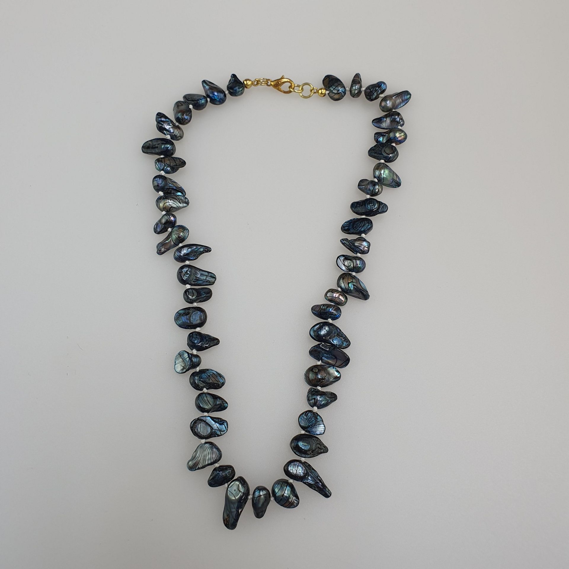 Süßwasserperlen-Collier - Barockperlen mit blauem Lüster und dunklen Streifen, L.ca.8 bis 16mm, - Bild 3 aus 5