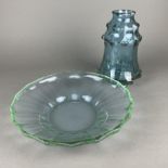 Art-Déco-Vase und -Schale - Alexandritglas, Vase zehnfach facettiert, mit ausgekugeltem Bodenabriss,