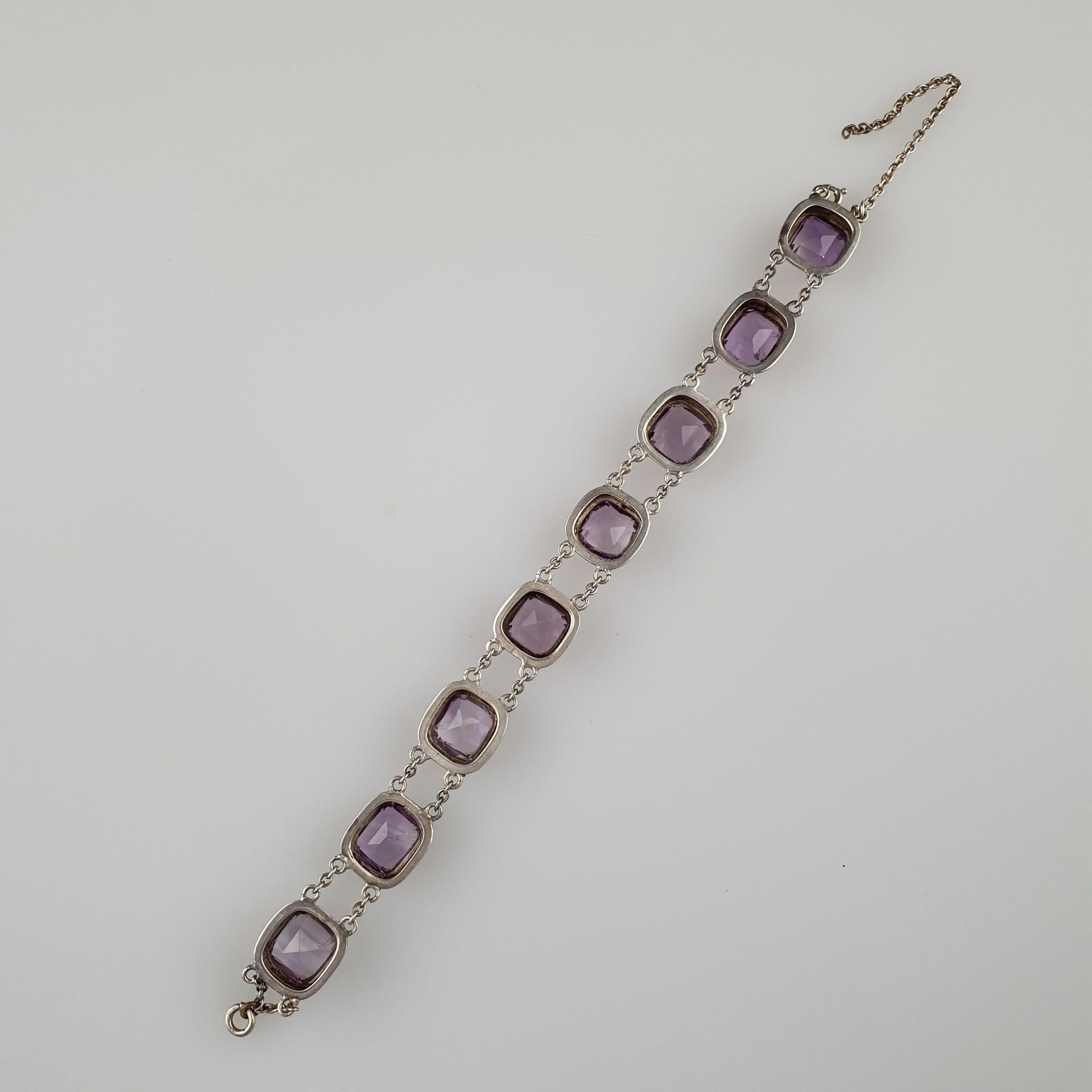 Amethyst-Armband - Gliederarmband mit 8 facettierten Amethysten in Silberfassung, L.ca.19cm, ca. - Bild 4 aus 4