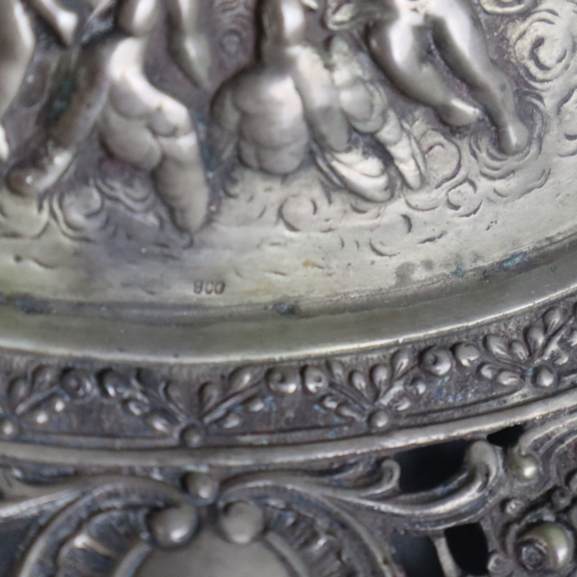 Ovale Korbschale - 800er Silber, gestempelt, im Spiegel Puttendekor im Relief, durchbrochene Fahne - Image 6 of 6