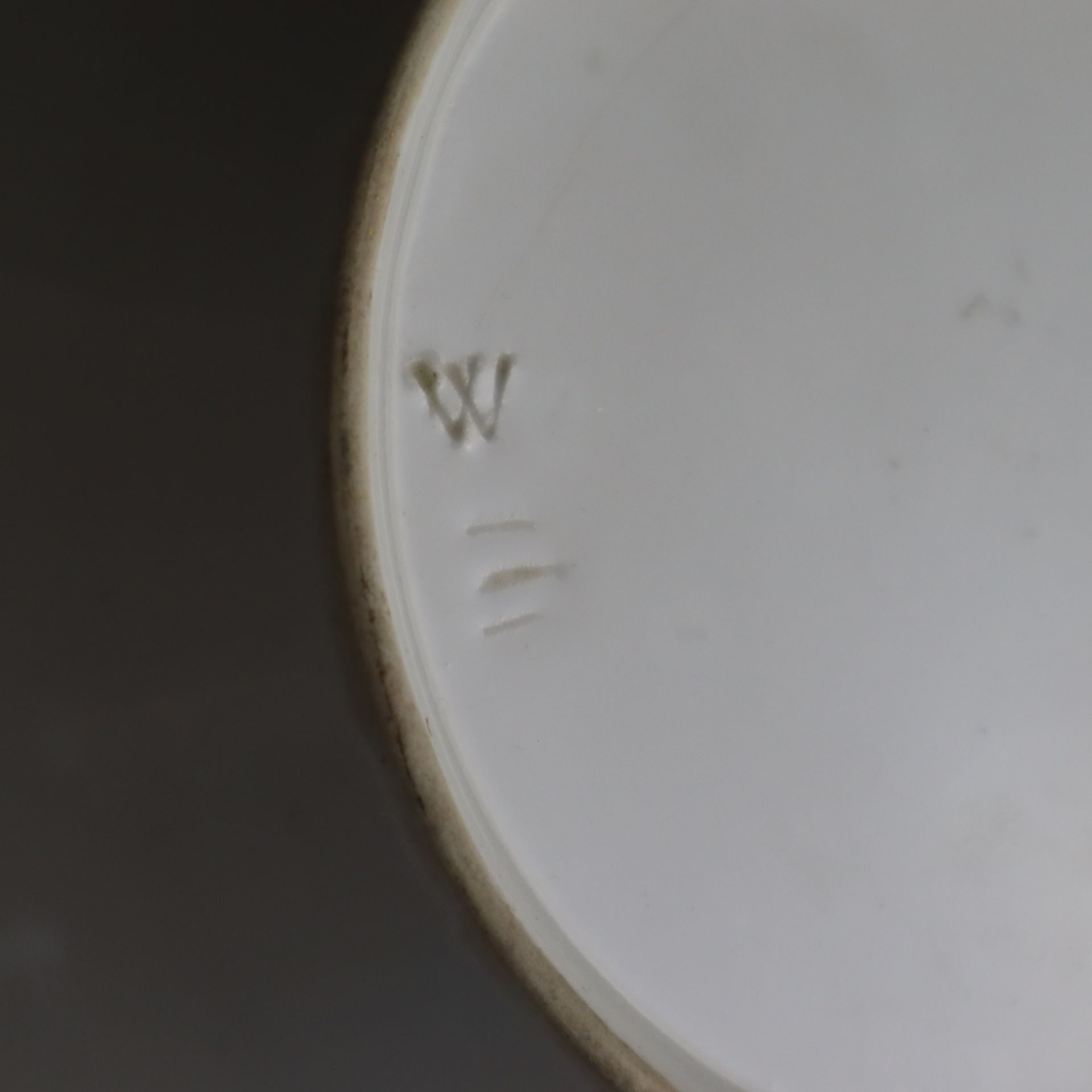 Tasse mit Untertasse - 19.Jh., Porzellan, teils Girlandendekor auf grauem Fond, üppige Goldstaffage, - Bild 6 aus 6